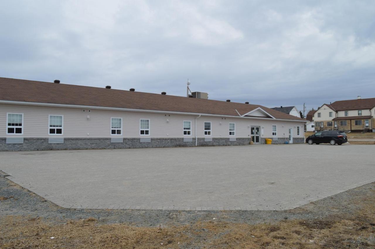 Auberge MacDonald Guest Inn Iroquois Falls Exterior foto